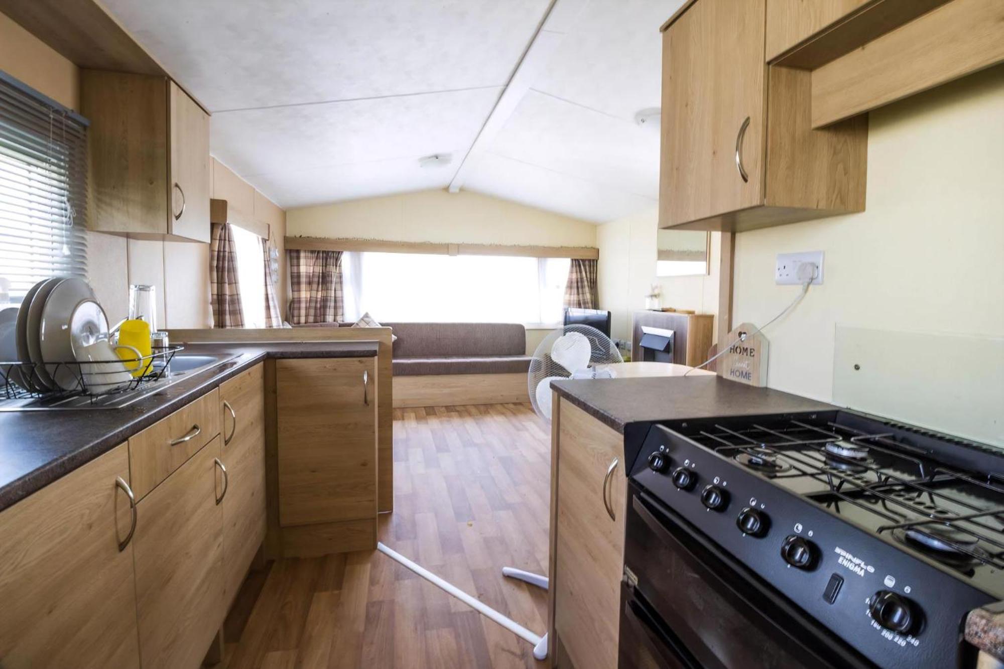 Superb 8 Berth Caravan Near Walton-On-The-Naze In Essex Ref 17175 Exterior foto